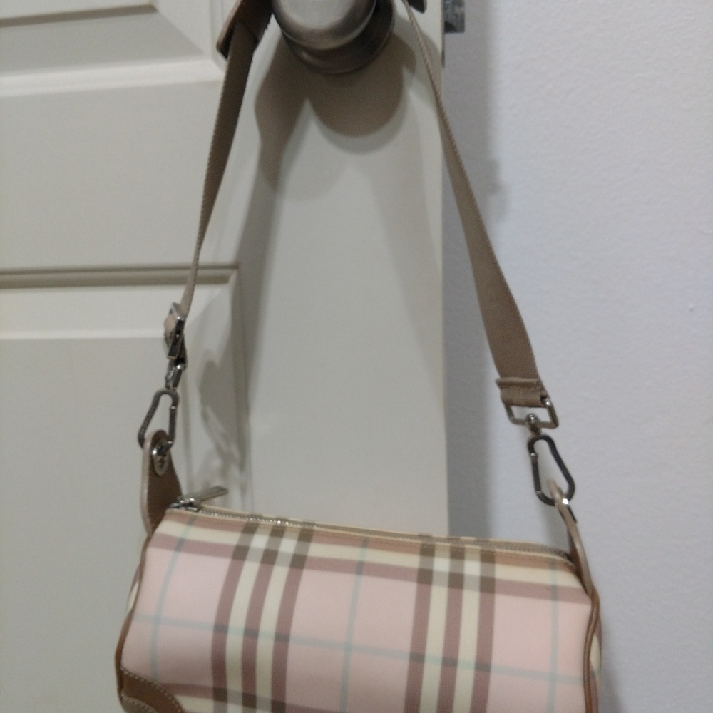 More pics Burberry Pink Nova Check Barrel Shoulder